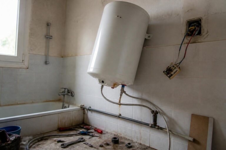 découvrez les erreurs courantes à éviter lors de l'installation d'un chauffe-eau pour garantir sécurité et efficacité. suivez nos conseils d'experts pour une installation réussie.